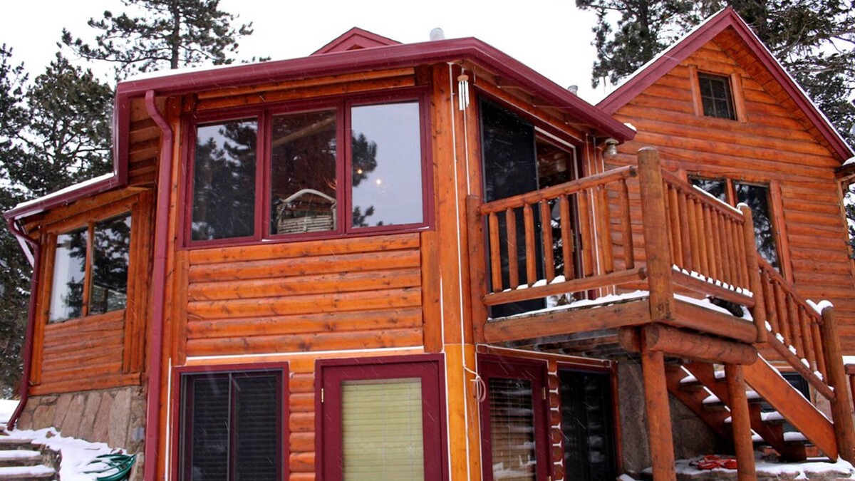 Allenspark Cabin | Mountain Masterpiece - Beautiful cabin on 2.2 acres at Wildbasin