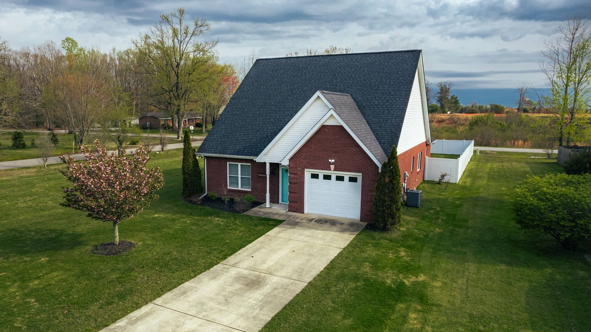 Monteagle House | Mountain Memories to provide a cozy retreat on your vacation!