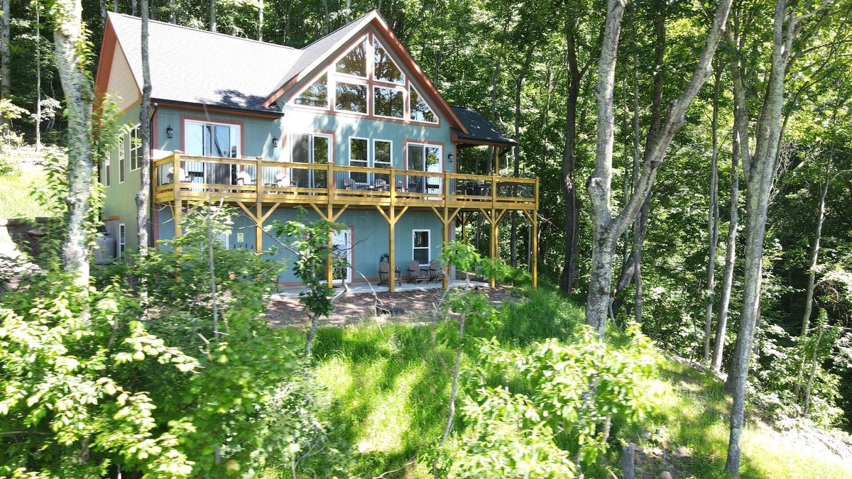 Maggie Valley Cabin | Mountain Memories Lodge, Views, Hot Tub, Pet Friendly, New Build, Two Masters