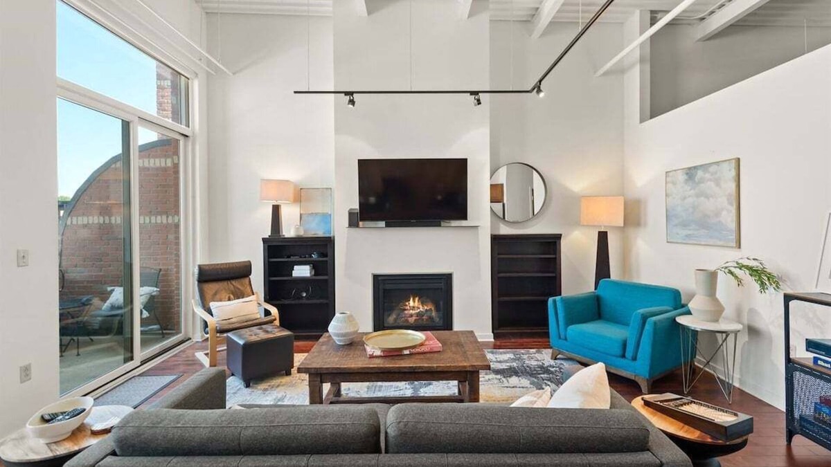 Basalt Condo | Mountain Modern | Deck, Gym, Fireplace, A/C