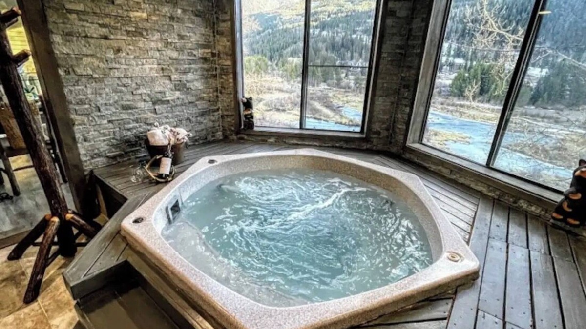 Mountain House Condo | ⭐Mountain Modern Escape⭐INDOOR HOT TUB & FIREPLACE walk to Keystone Slopes