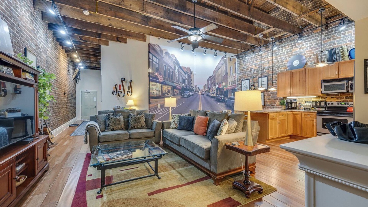 Bristol Apartment | Mountain MusicLoft Downtown,Music/Racing