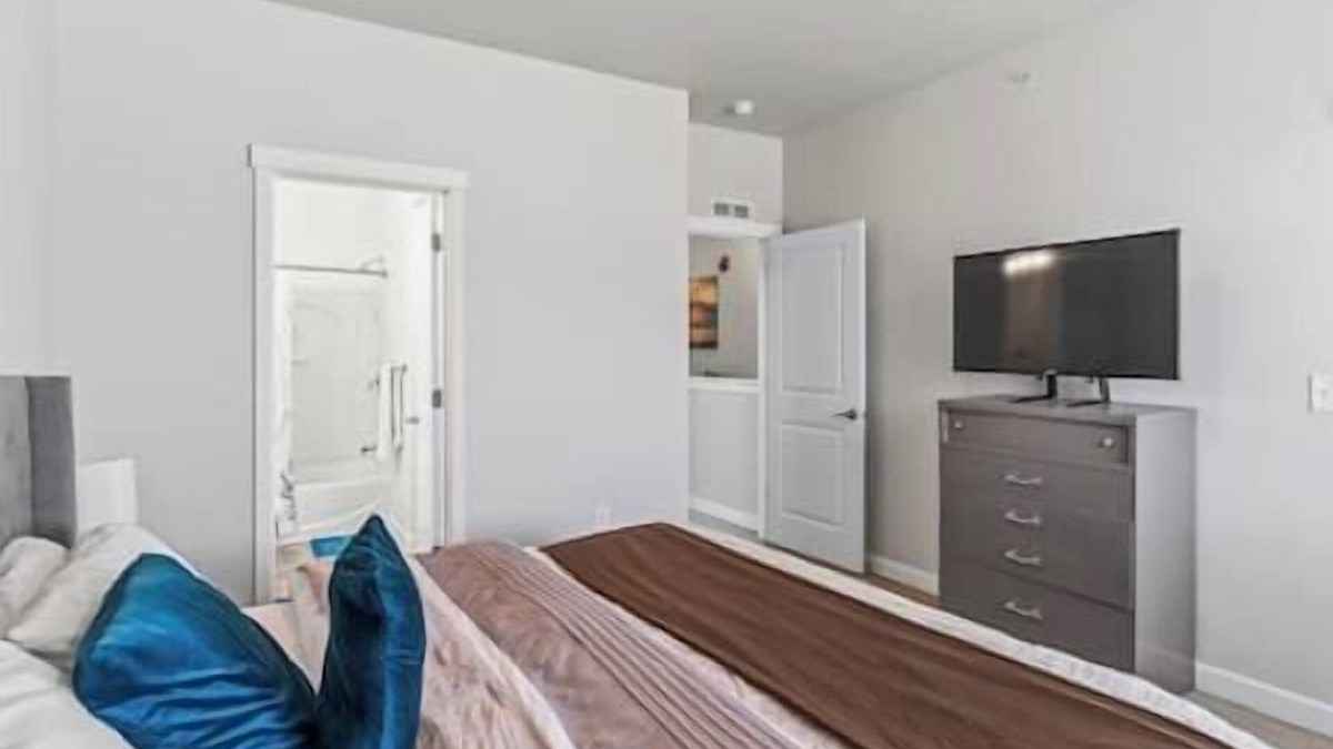 Draper House | Mountain Oasis|Gym|Pool|Hot tub