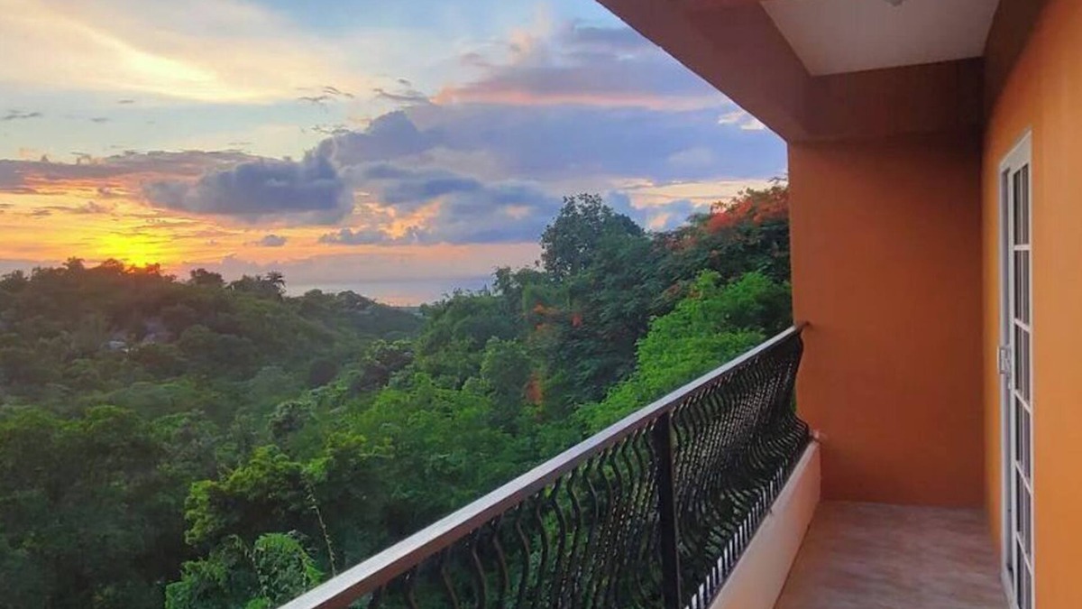 IronShore Estates Apartment | Mountain & Ocean Balcony Views~ Fully A/C~ Close to Beach & Airport~ Fast Wi-Fi