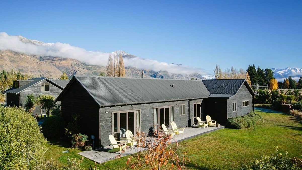 Wanaka Cabin | Mountain Range Lodge- Space, Privacy, Luxury.