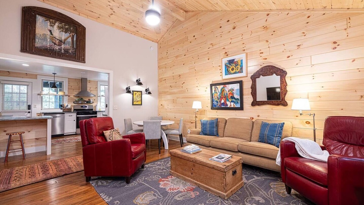 Mountain Rest Cabin | Mountain Rest Cottage Ivy Suite
