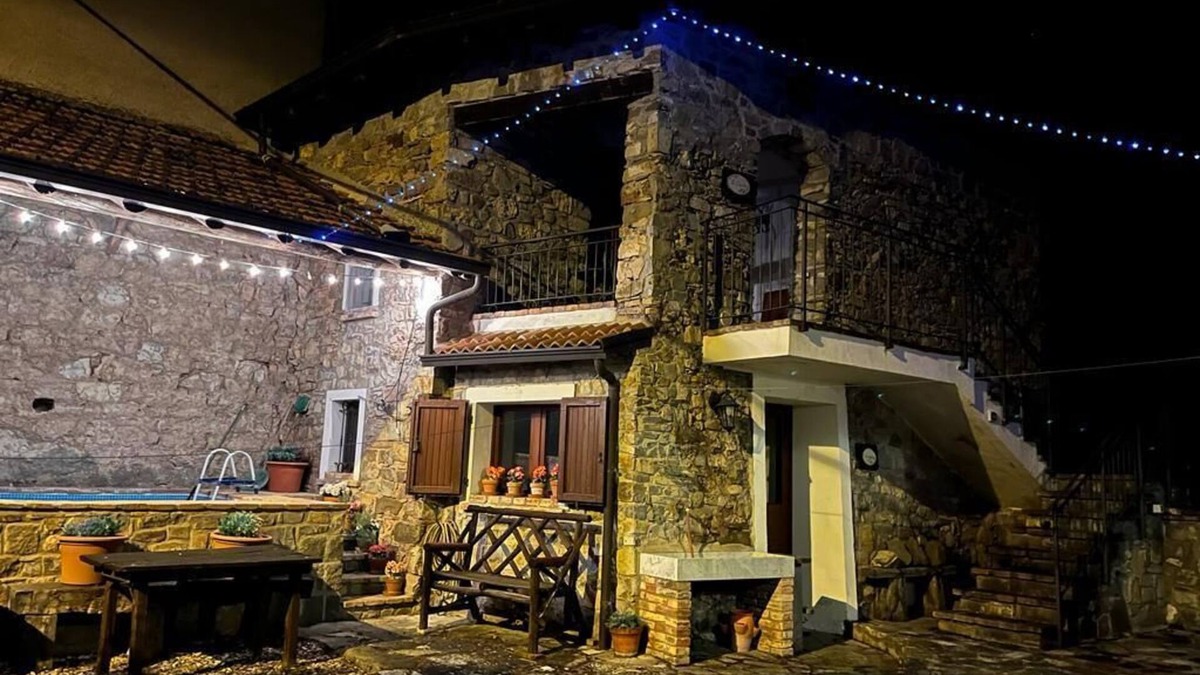 Primaore House | Mountain Retreat - 3 self-contained properties accommodating up to 14 plus cot
