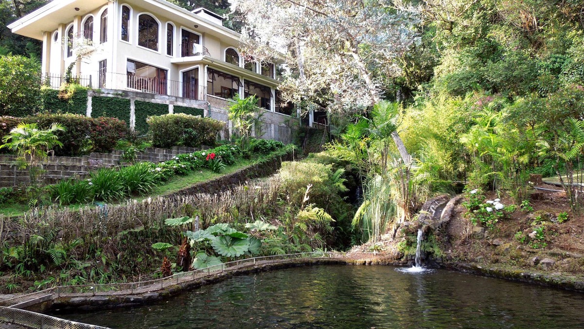 Roble House | Mountain Retreat and Trout Fishing Adventure in a Tranquil Setting