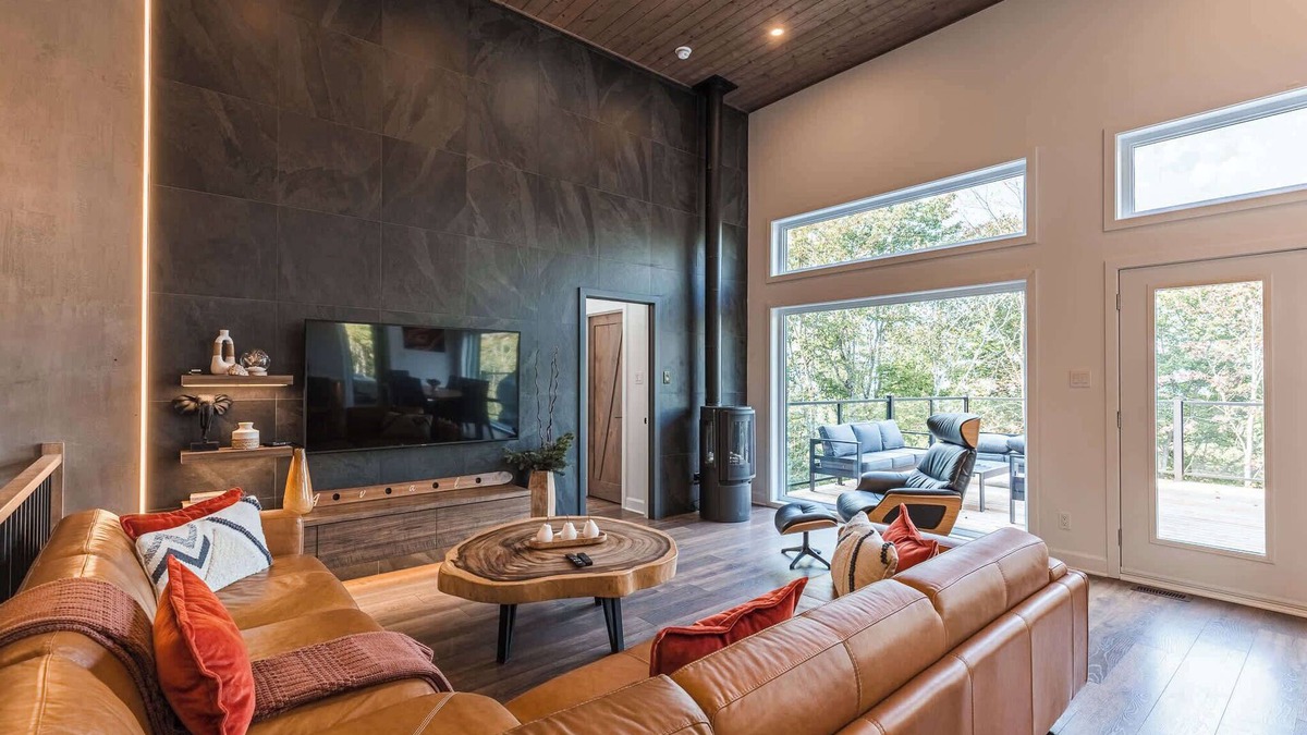 La Conception Ski Chalet | Mountain Retreat w/Sauna, Hot Tub & Scenic Escape