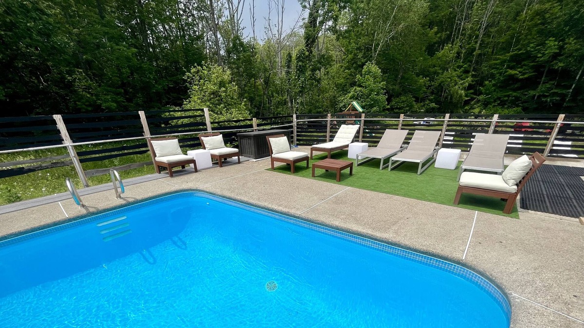 Haines Falls House | Mountain Retreat - Heated swimming pool, Sauna, IceTub, HotTub, Grill Hut & more
