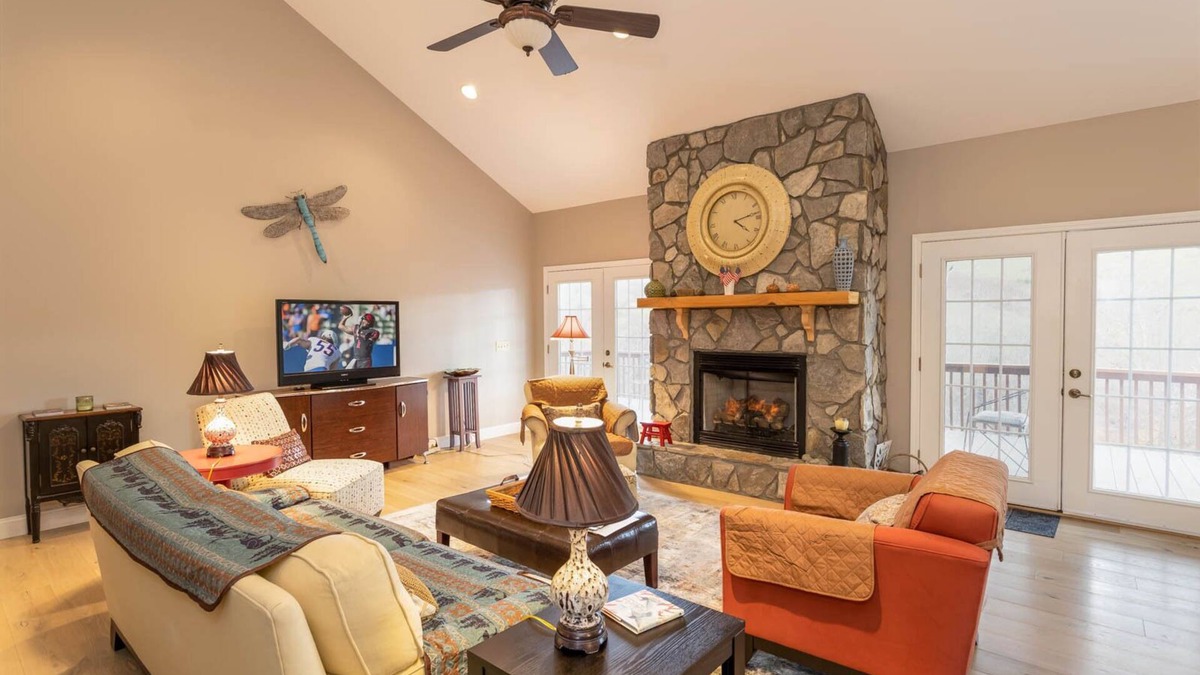 Village on the New House | Mountain Retreat in West Jefferson
