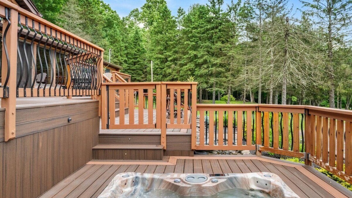 Kelayres Cabin | Mountain Retreat on 10 Acres, Hot Tub & Pond