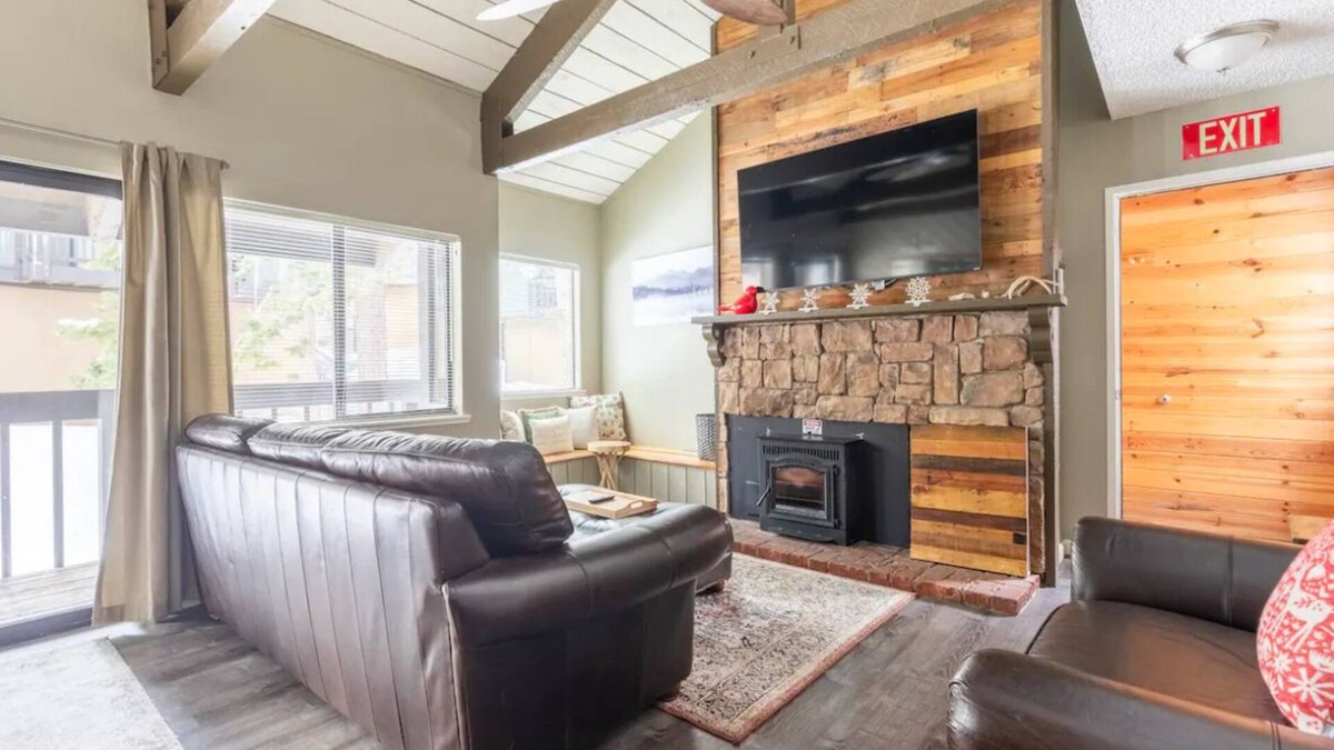 Majestic Pines House | Mountain rustic charm surrounds you. Sleeps 6 comfortably and townhome style
