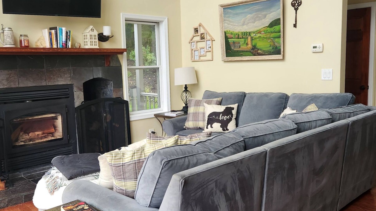 Lambertville House | Mountain side house with game room, hot tub, firepit 1 mile from Lambertville