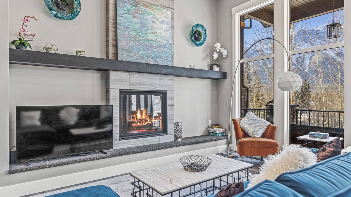 Canmore House | Mountain Soak Retreat- private hot tub, EV, luxe, view, 5BR, sleeps 12 -M3