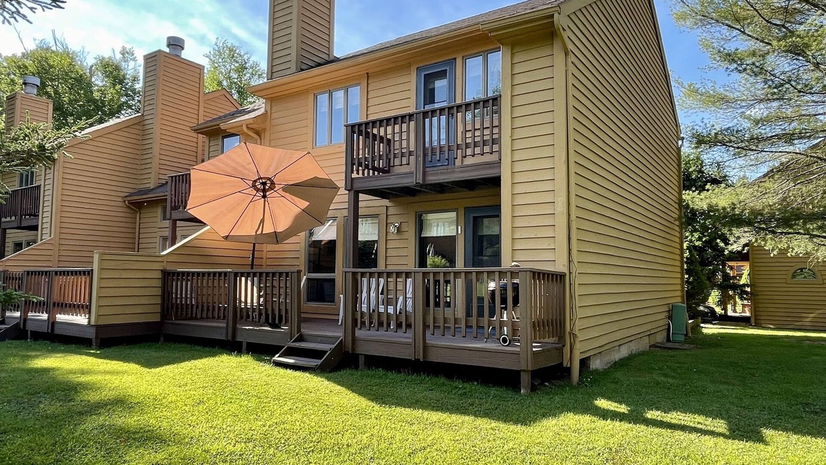 Davis House | Mountain State Escape Perfect Location