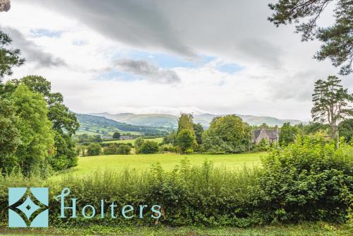 Llanhamlach Apartment | Mountain Suite, Stunning Views, Brecon Beacons