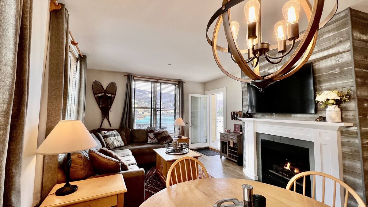 Stratton Mountain Condo | Mountain & sunset views from balcony! Heated pool/spas, walk to lifts & village!