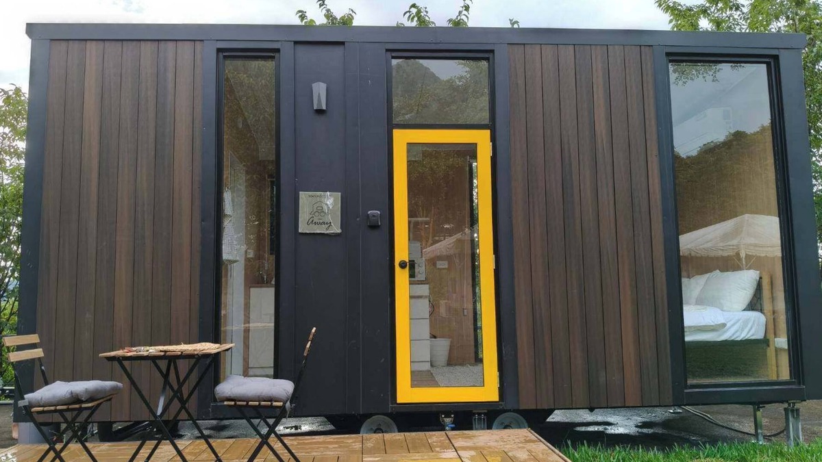 Fuxing District Cabin | Mountain Sunshine Village 2 by Tiny Away (Rgyax Wagi 山曦小屋 2)