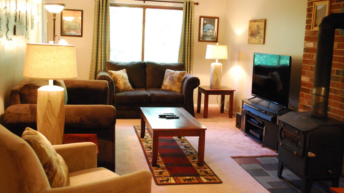Bartlett Condo | Mountain-Themed Condo at Popular Seasons at Attitash Resort, WiFi, 2 HD TVs