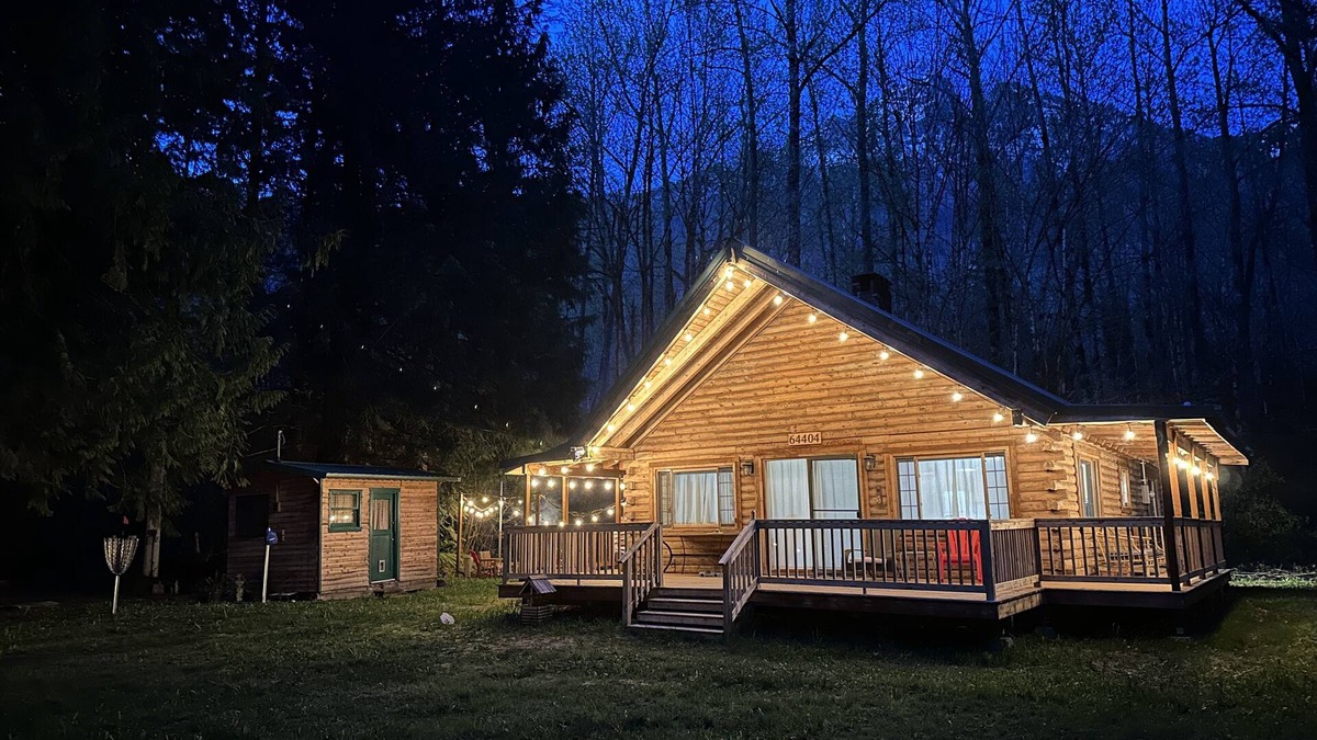 Baring Cabin | Mountain Thyme Cabin in Baring