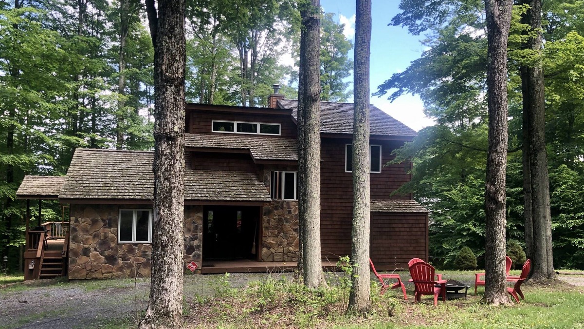 Timberline House | Mountain Time - Updated 3 bedroom home, walk to trails, horses, tennis, & more!