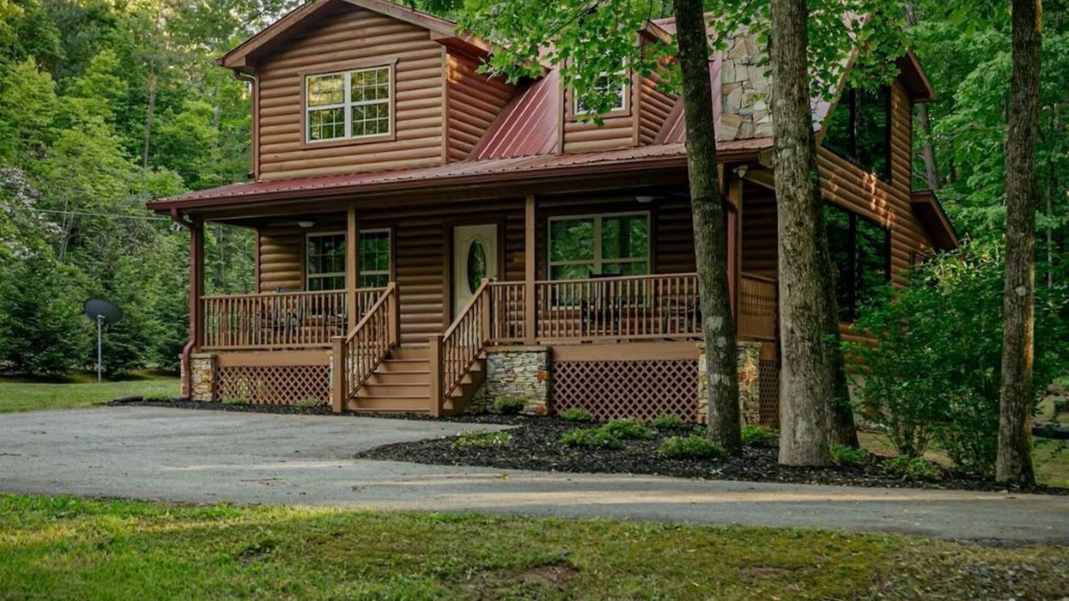 Sautee Nacoochee Cabin | "Mountain Time" luxurious cabin near Helen and Unicoi State Park- Sept 10% Off