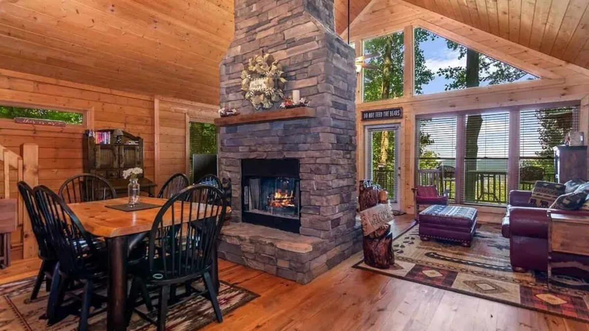 Walnut Mountain Cabin | Mountain top cabin with big views and a relaxing hot tub.