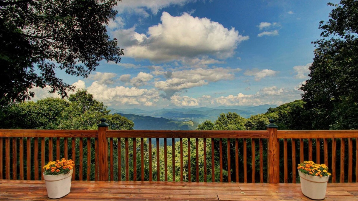 Maggie Valley House | Mountain Top Retreat sweeping mountain views paved road Gated & Golf Course
