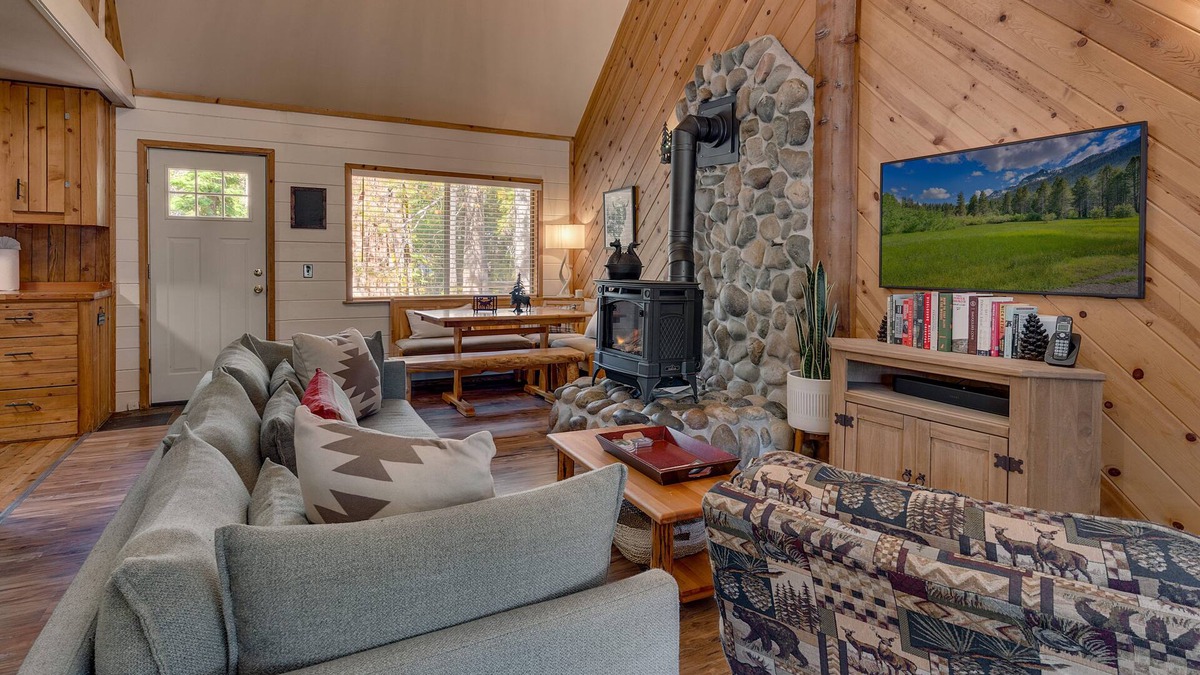 Tahoma Cabin | Mountain Treasure: 2 BR, 2 BA in Tahoma, Sleeps 6