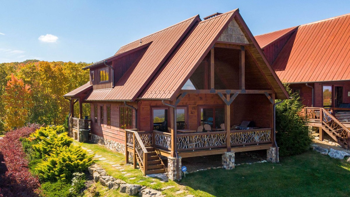 Elk Park House | Mountain Valley Lodge at Eagles Nest: Pet Friendly, Amazing Views, & Woodburning Fireplace!