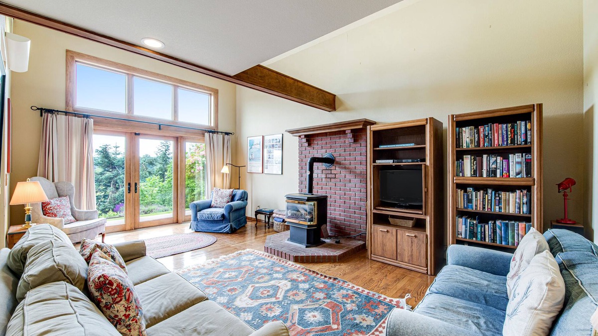 Enumclaw House | Mountain & Valley View Home with Private Hot Tub, Large Deck, 2 Gas Fireplaces