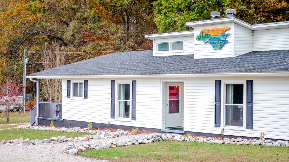 Wake County House | Mountain Vibes - Pleasant Serene Private Townhome