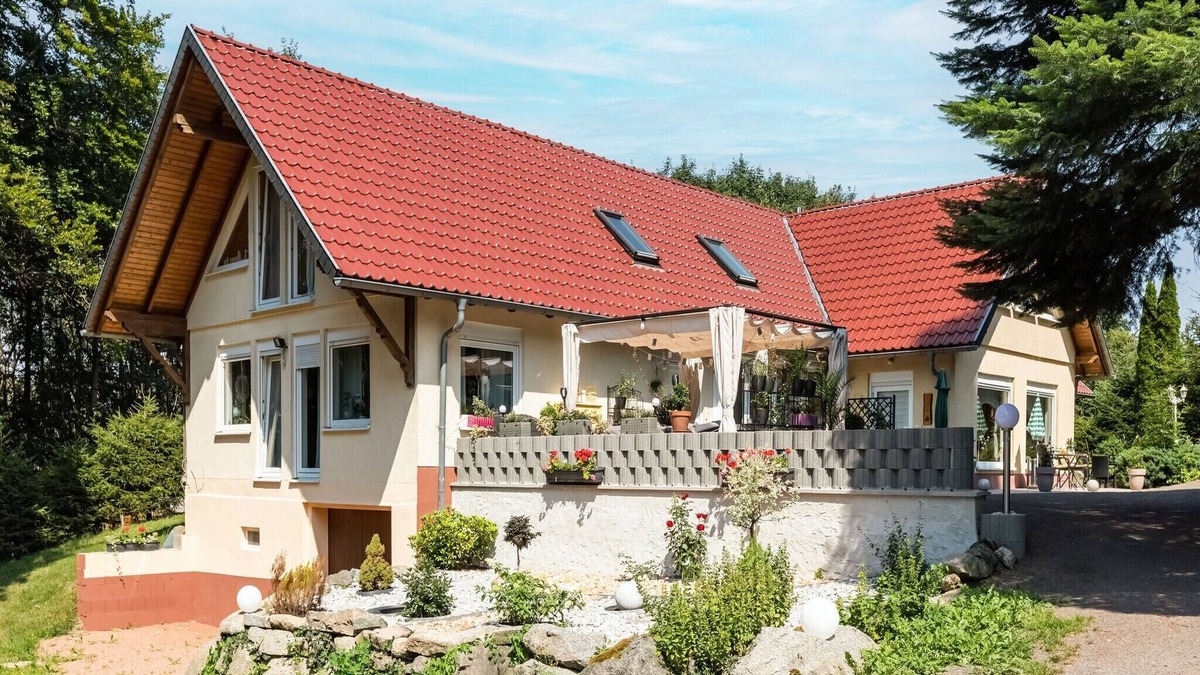 Kurort Brotterode Apartment | Mountain-view Apartment in Kurort Brotterode with Garden