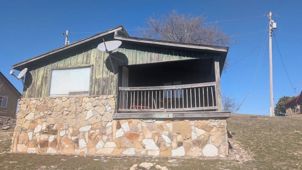 Davis Cabin | Mountain View 2 Bed Cabin