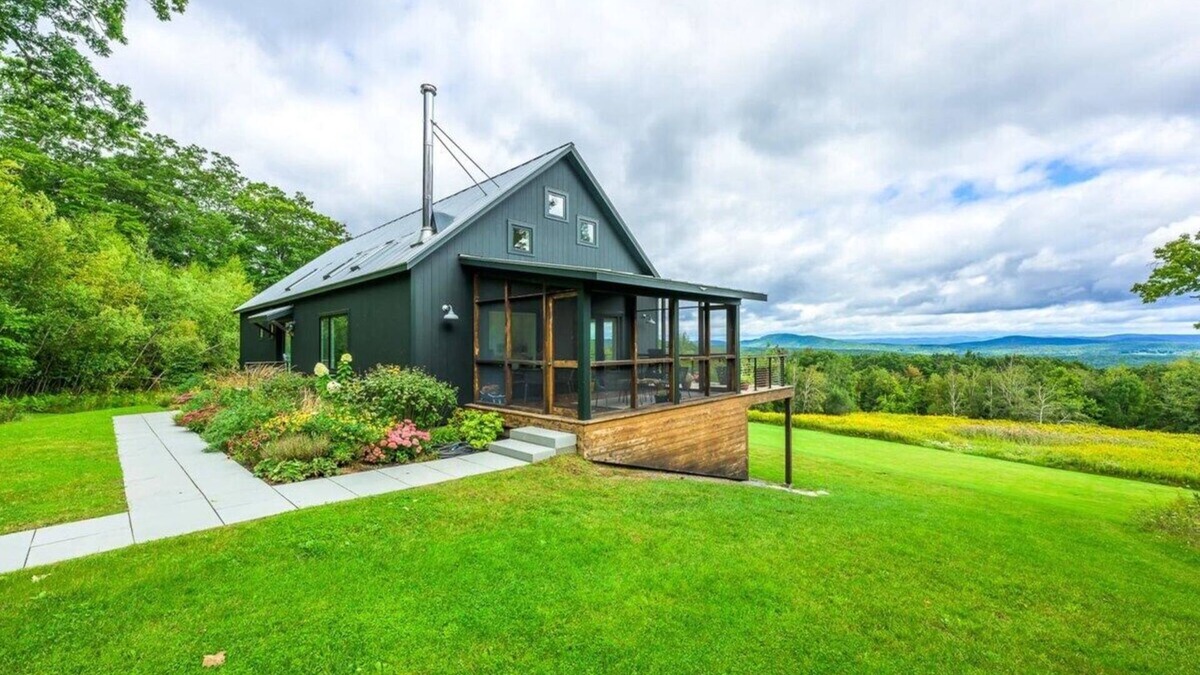Hillsdale House | Mountain View: Airy + Secluded w/Panoramic Views