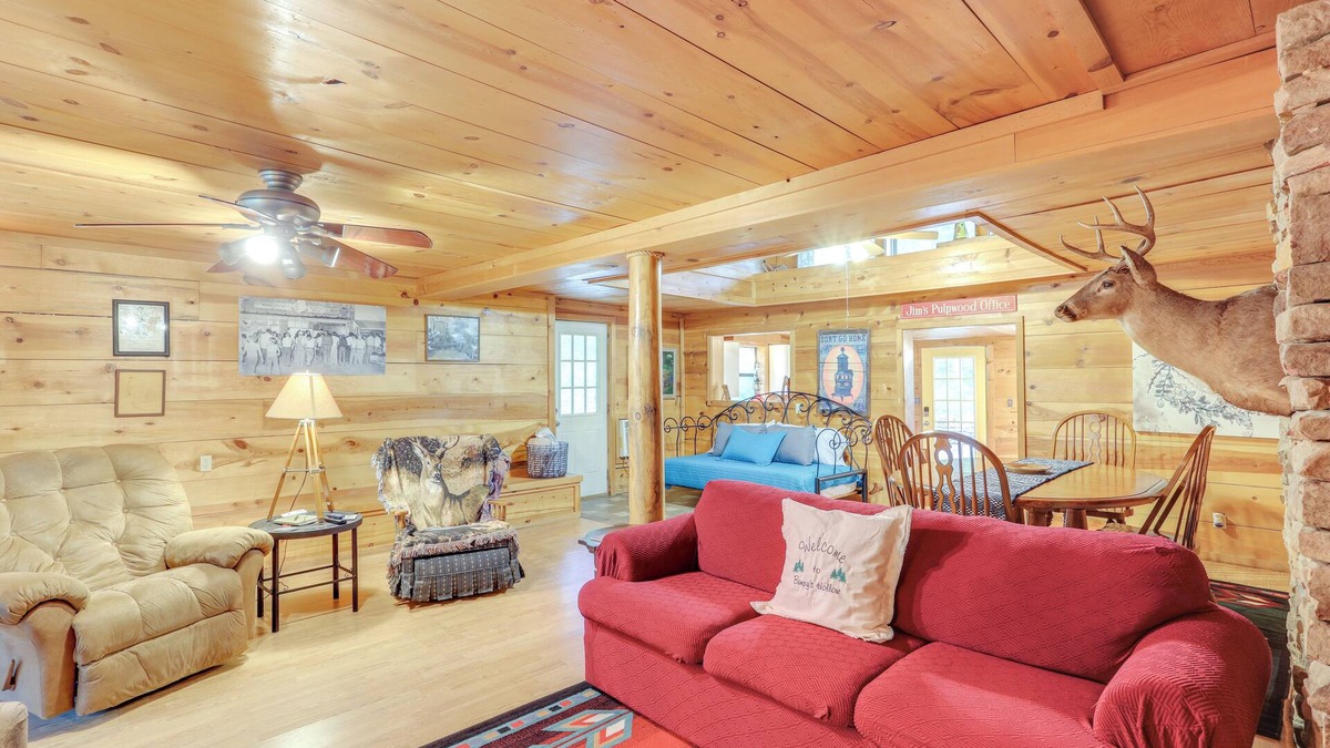 Mountain View Cabin | Mountain-View Cabin on Farm: 3 Mi to Town & Shops