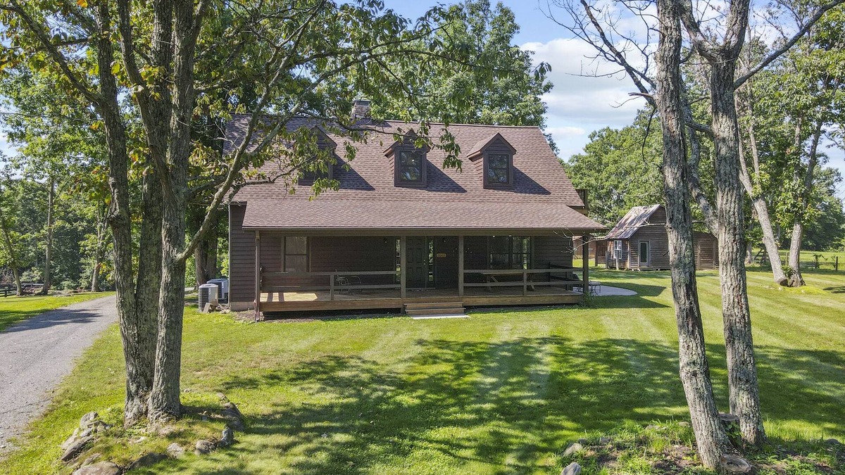 Keene Cabin | Mountain View Cabin in VA Wine Country