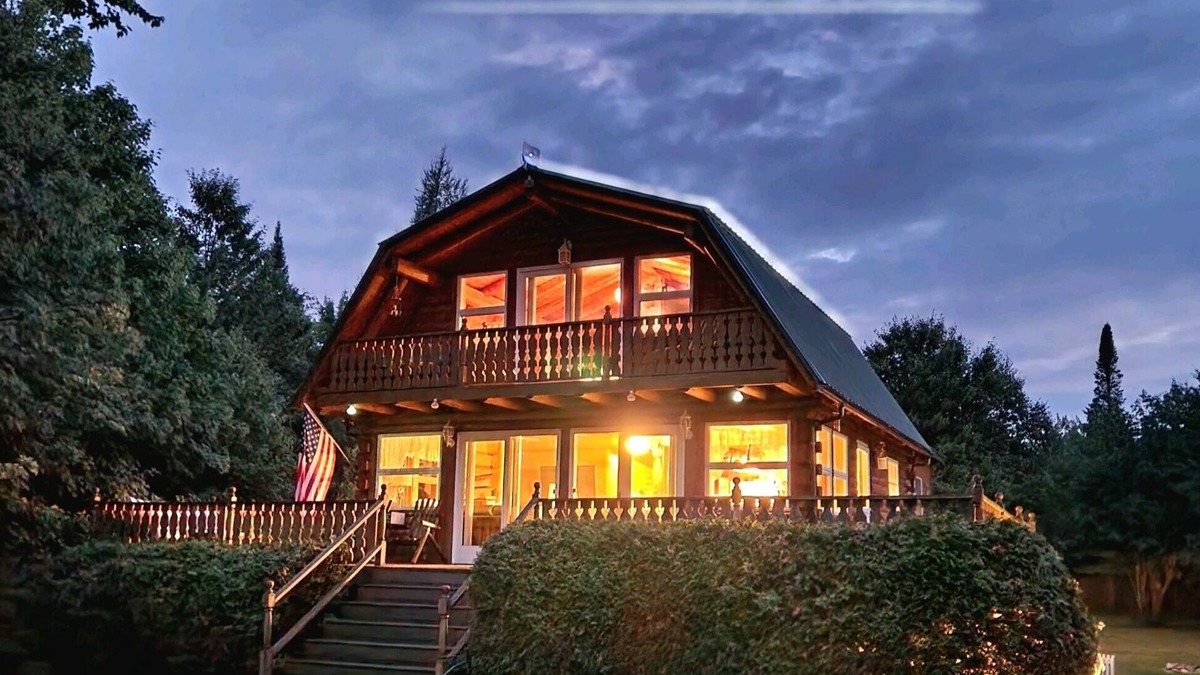 Jefferson Cabin | Mountain View Cabin with Hot Tub near Santas Village