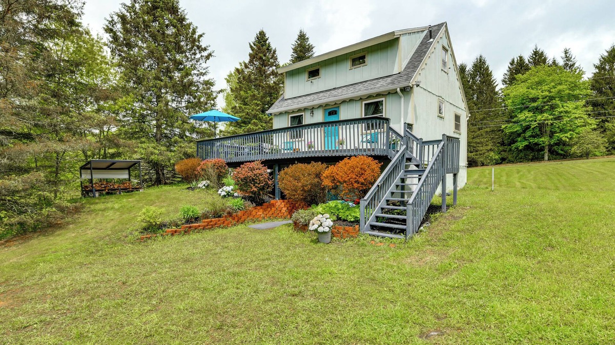 Denver Cabin | Mountain-View Catskills Casita: Hike, Fish & Golf!