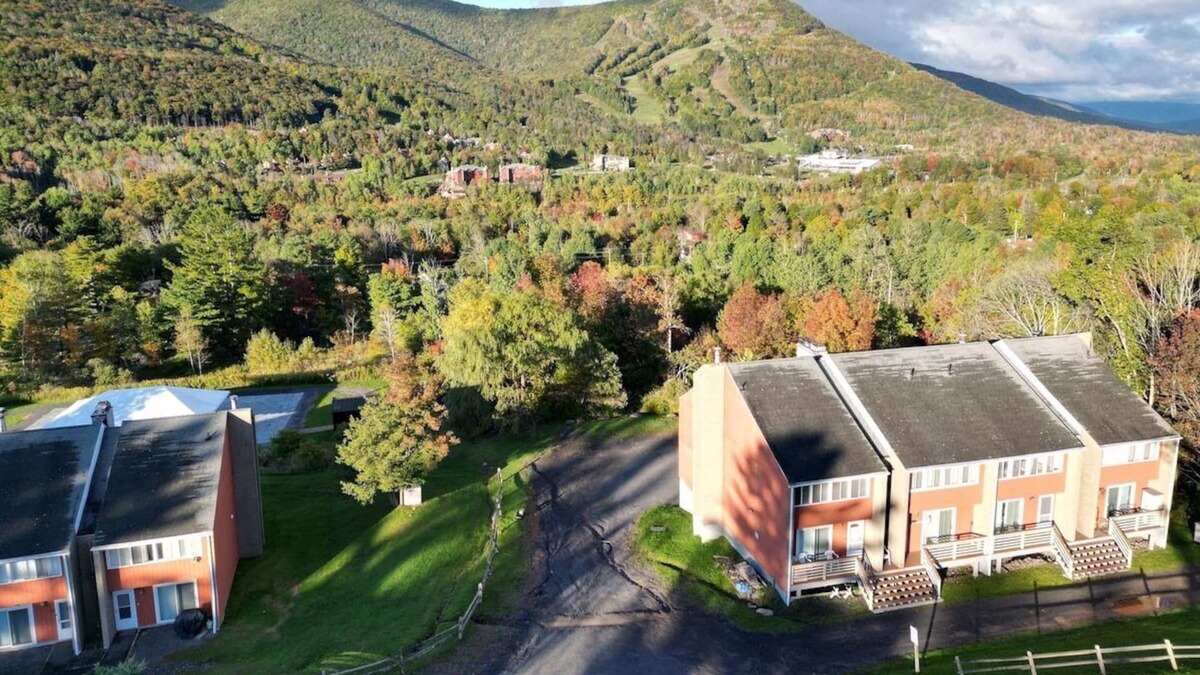 Hunter House | Mountain View Chalet - Sleeps 10