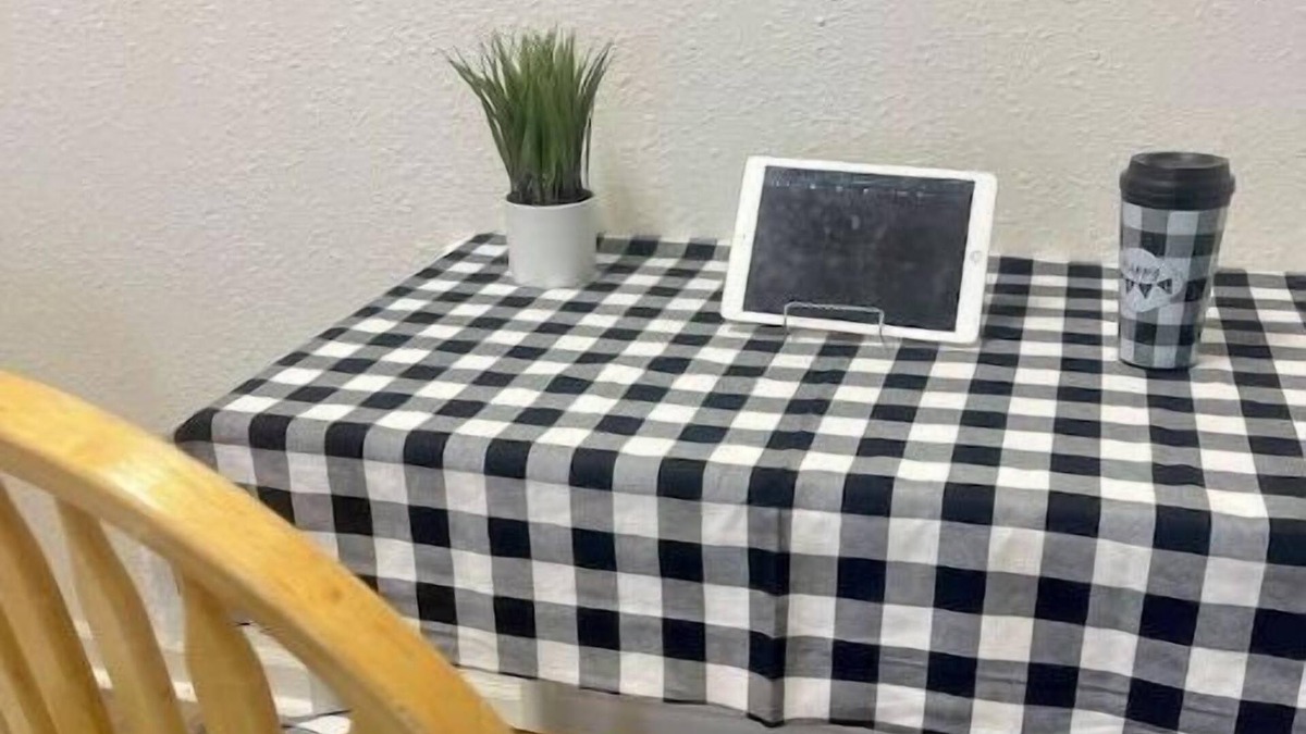 Colbert House | Mountain View Chapel Apartment (pet friendly)