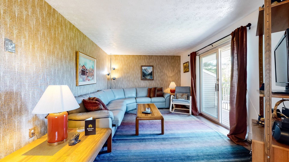North Conway Condo | Mountain view condo with balcony & shared pool - ideal for skiing & shopping