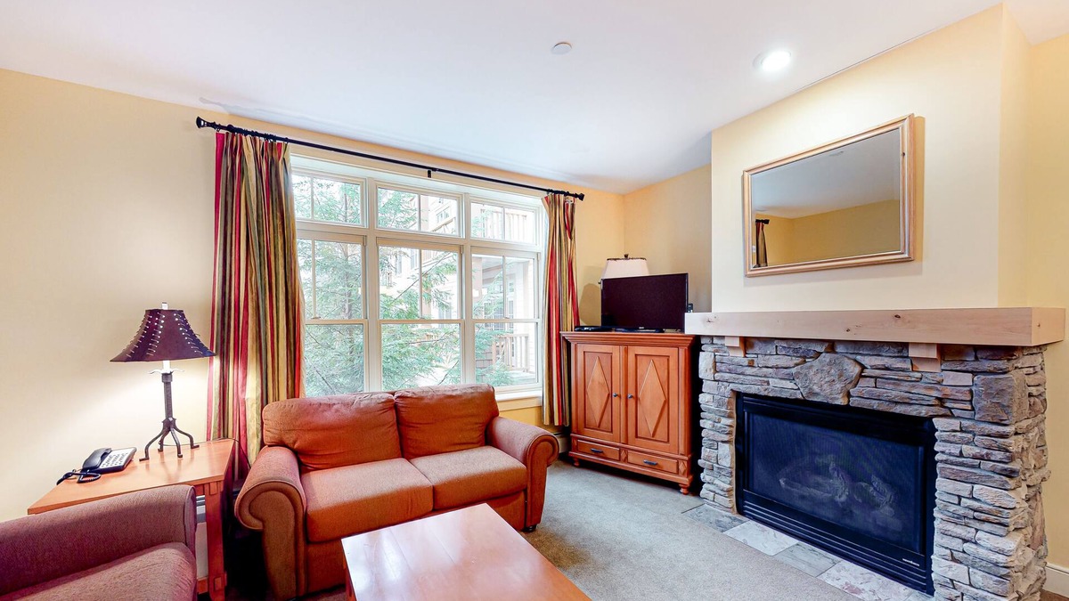 Stratton Mountain Condo | Mountain View Condo with Fast WiFi, Shared Hot Tub, & Resort Amenities