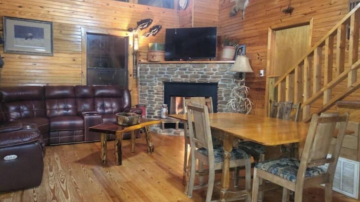 Boswell Cabin | Mountain View Creekside Cabin on 12 Acres.