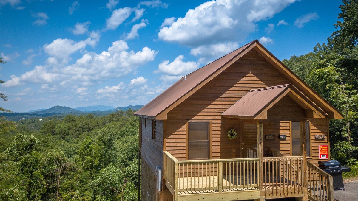 Pigeon Forge Cabin | Mountain view,Ferris Wheel View,spa shower,outdoor tv -Close to Pigeon Forge