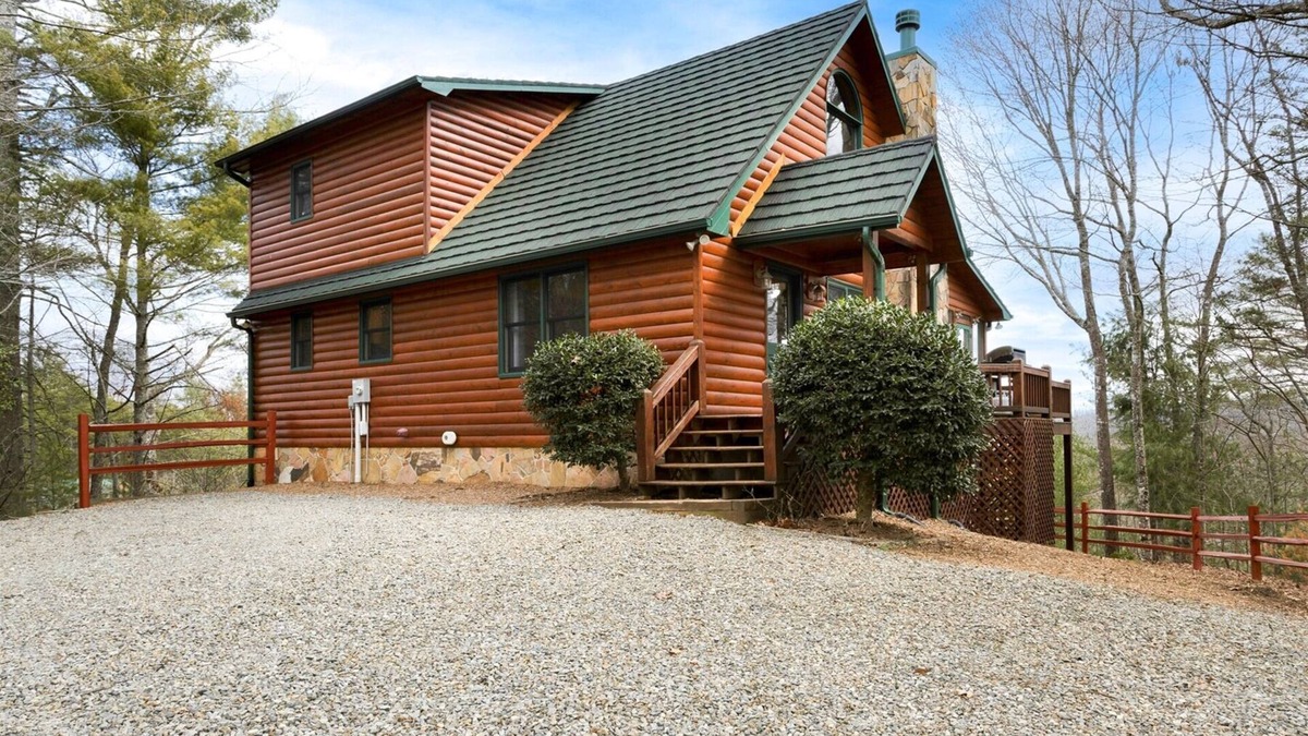 Foxfire Estates Cabin | Mountain View Getaway-Hot Tub, Fire Pit, Game Room, Minutes from Blue Ridge, GA