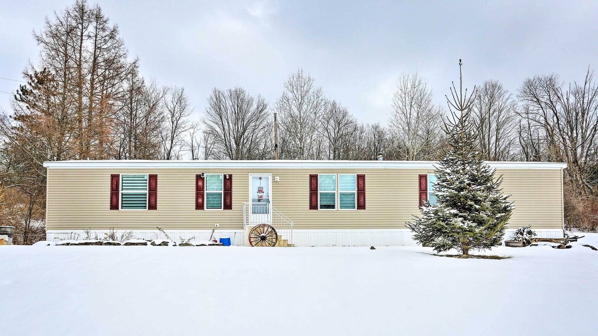 De Lancey House | Mountain-View Hamden Hideaway w/ BBQ Grill!