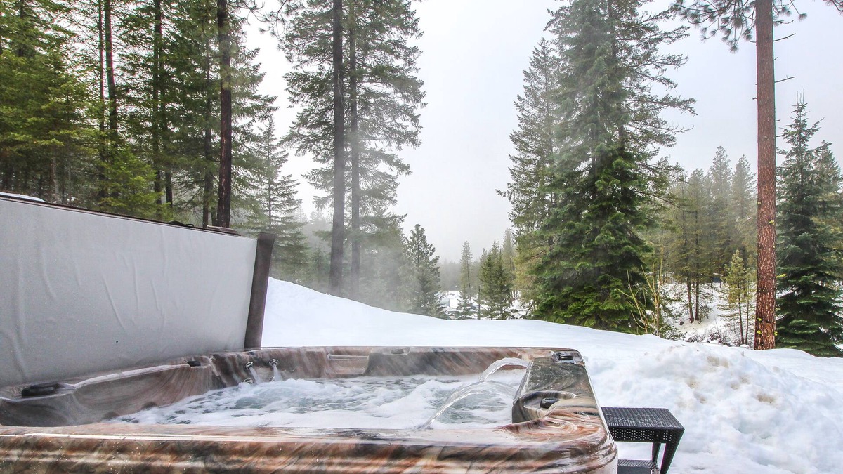 Peshastin House | Mountain-view hideaway with hot tub, patio, deck, & outdoor firepit