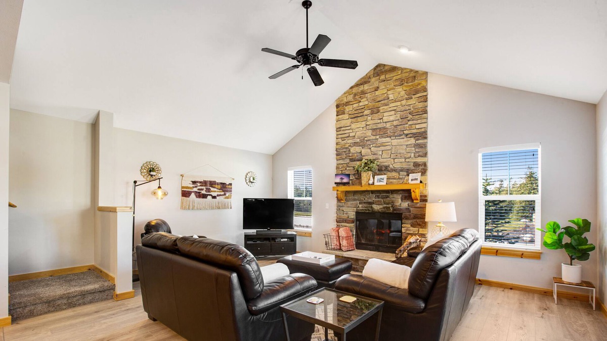 Ronald Condo | Mountain-view home with foosball table, deck, paid-access pool &hot tub